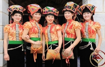 unique self aware shop of muong ethnic people