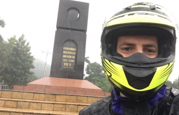 newly wedded couple cycles pass 18 countries to raise fund
