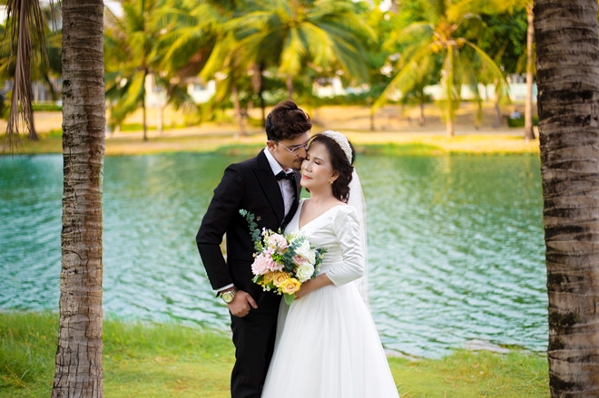 sweet wedding shots of the 65 vietnamese bride with her 24 pakistanian groom spur internet joy