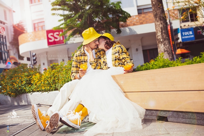 sweet wedding shots of the 65 vietnamese bride with her 24 pakistanian groom spur internet joy
