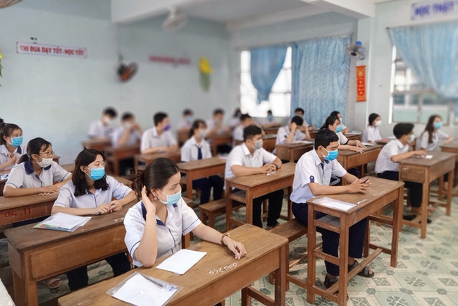 Schools switch to online learning amidst Covid-19 surge Schools switch to online learning amidst Covid-19 surge