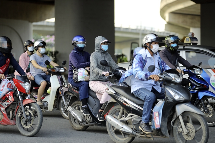Thousands of vehicles flock to Hanoi after holiday break Thousands of vehicles flock to Hanoi after holiday break