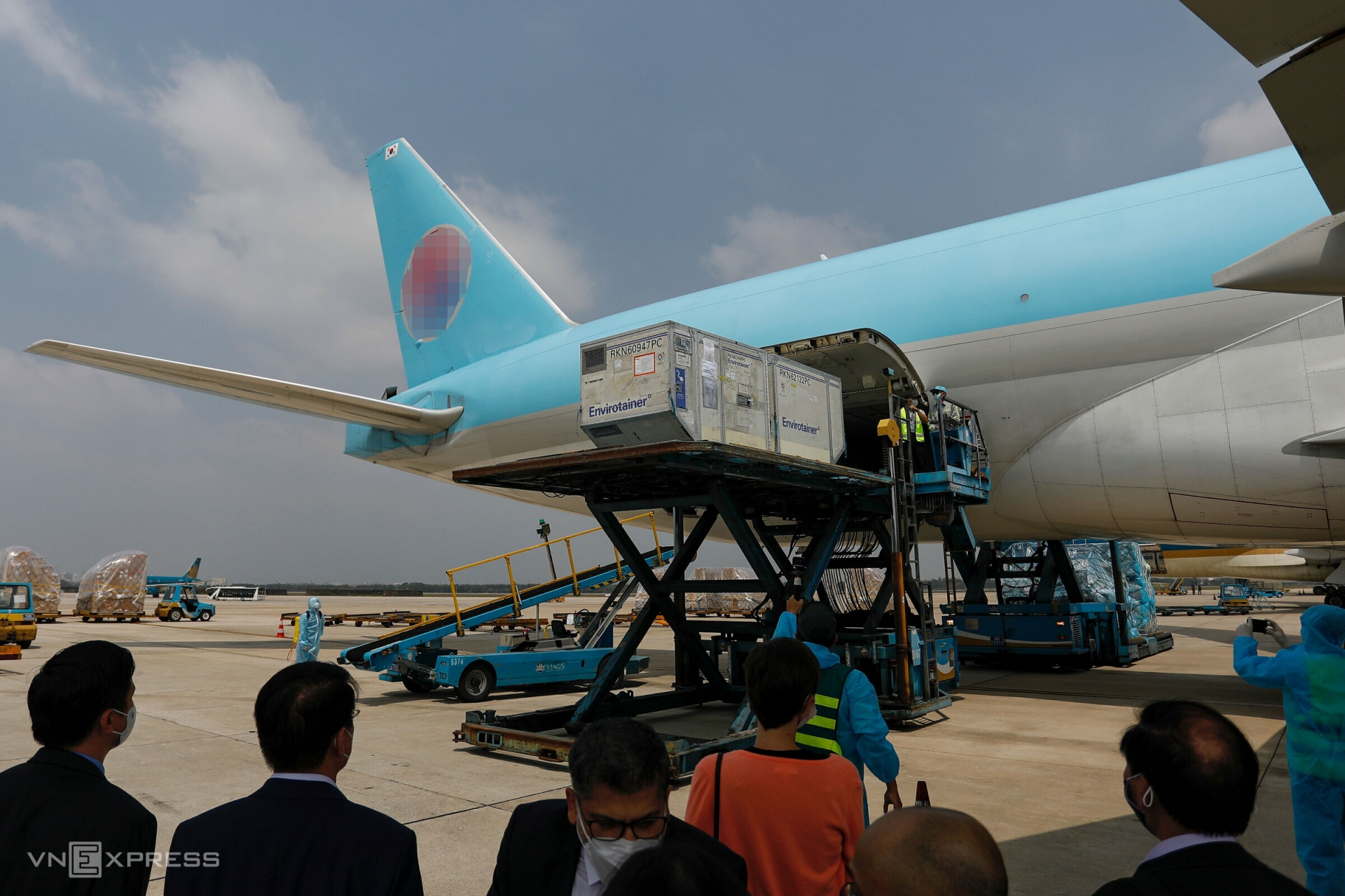 1.7 million Covid-19 vaccine doses to arrive in Vietnam this weekend 1.7 million Covid-19 vaccine doses to arrive in Vietnam this weekend