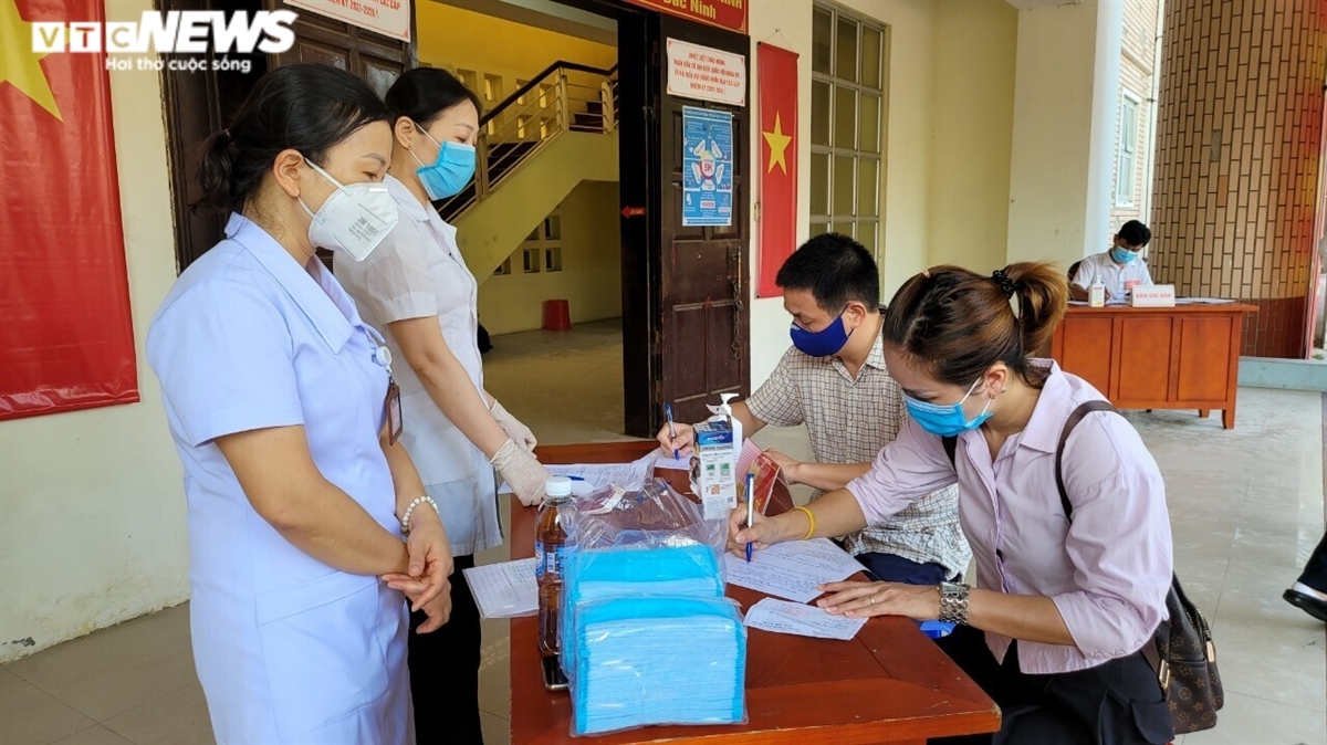 In photos: Early voting in Covid-19 quarantine centers In photos: Early voting in Covid-19 quarantine centers