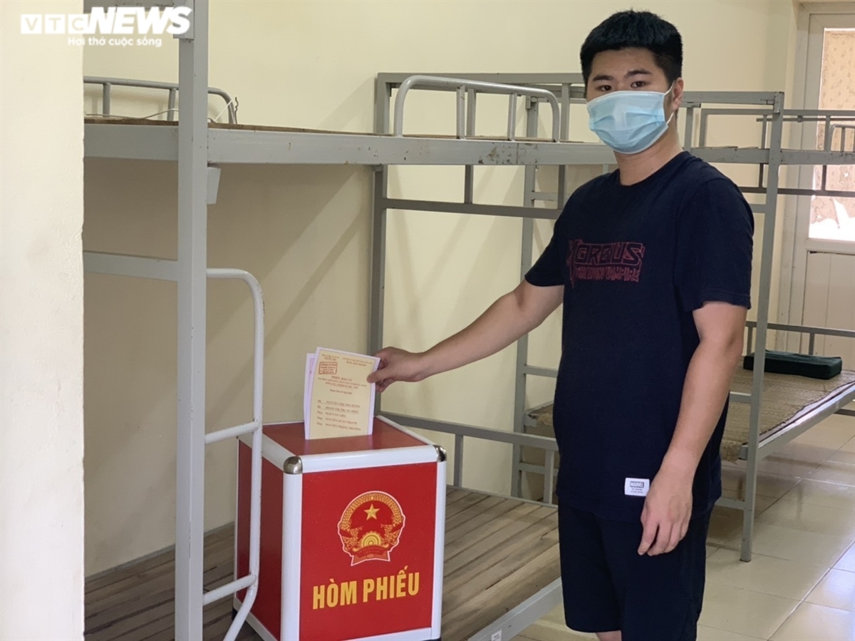 In photos: Early voting in Covid-19 quarantine centers In photos: Early voting in Covid-19 quarantine centers
