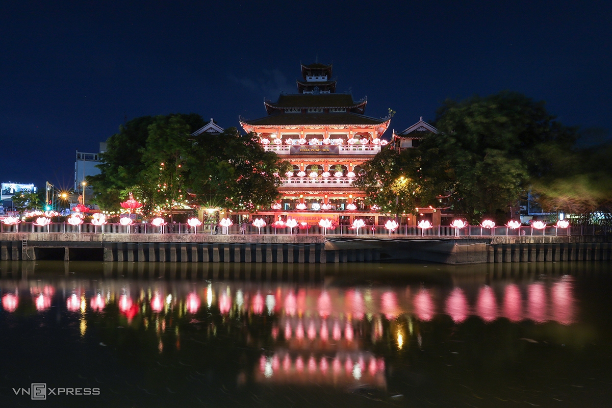 Saigon lights up as Vesak festival nears Saigon lights up as Vesak festival nears