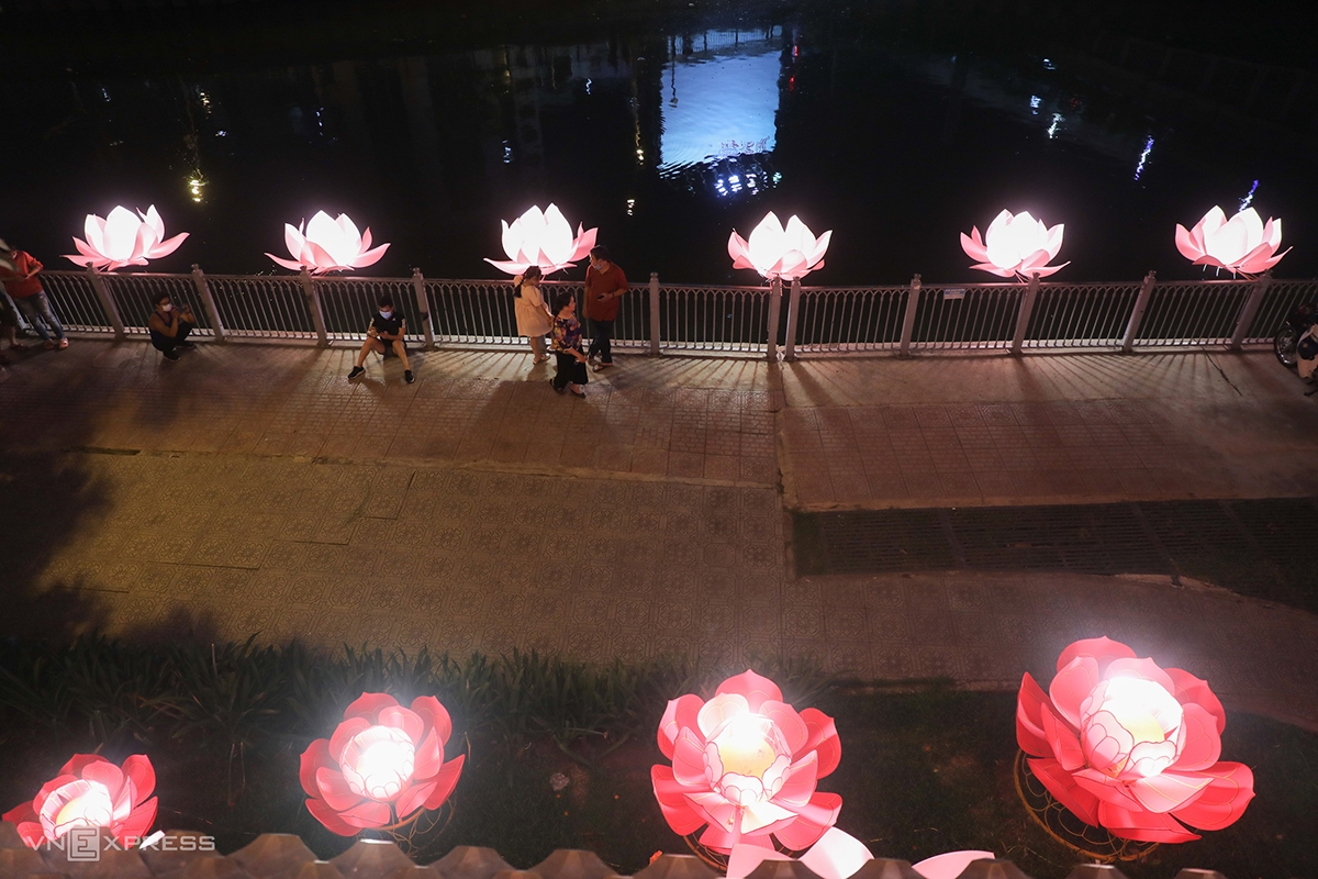 Saigon lights up as Vesak festival nears Saigon lights up as Vesak festival nears