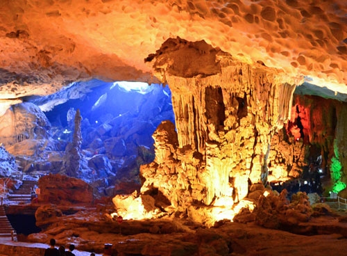 Vietnam's Bai Tu Long Bay under the camera of foreigner vietnams bai tu long bay under the camera of foreigner