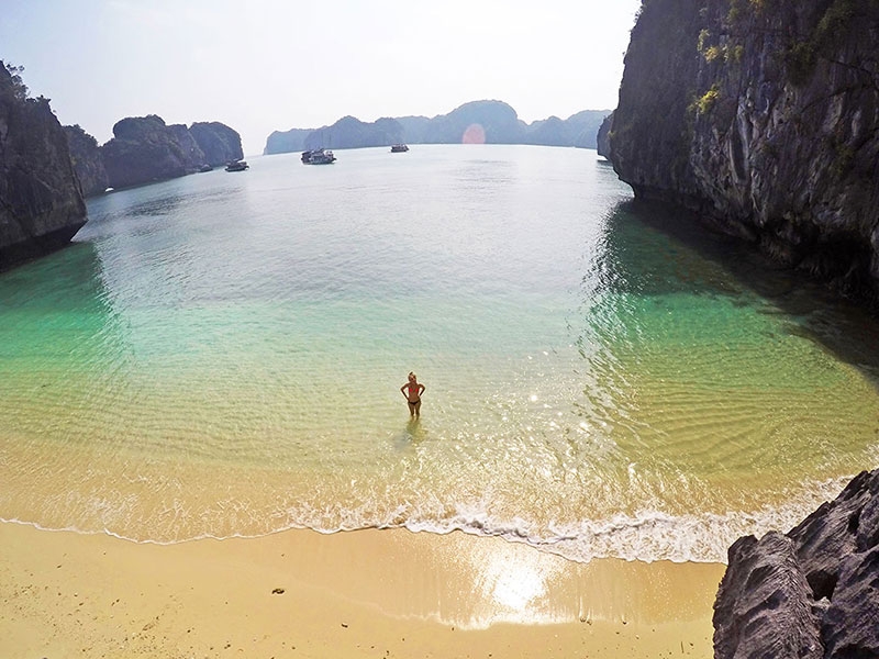 Vietnam's Bai Tu Long Bay under the camera of foreigner vietnams bai tu long bay under the camera of foreigner