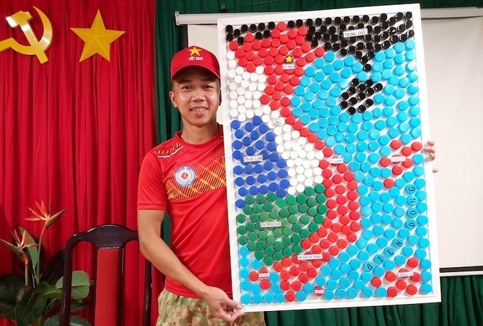 Vietnamese blue-beret doctors make Vietnam map from bottle caps vietnamese blue beret doctors make vietnam map from bottle caps