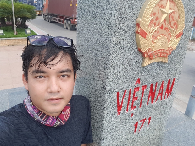 Vietnamese backpacker who travels the world on motorbikes returns Vietnam vietnamese backpacker returns vietnam