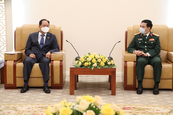 Defence Minister hosts Indian, Korean ambassadors Defence Minister hosts Indian, Korean ambassadors