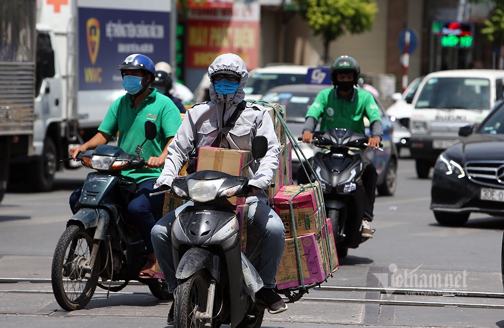 Prolonged heat wave disrupts lives in Vietnam Prolonged heat wave disrupts lives in Vietnam