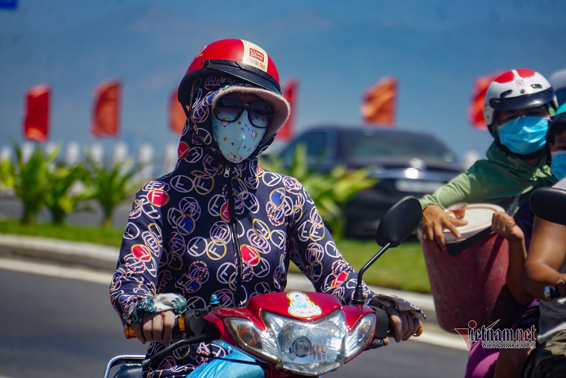 Prolonged heat wave disrupts lives in Vietnam Prolonged heat wave disrupts lives in Vietnam