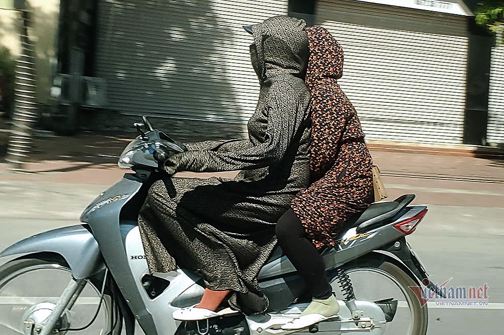 Prolonged heat wave disrupts lives in Vietnam Prolonged heat wave disrupts lives in Vietnam