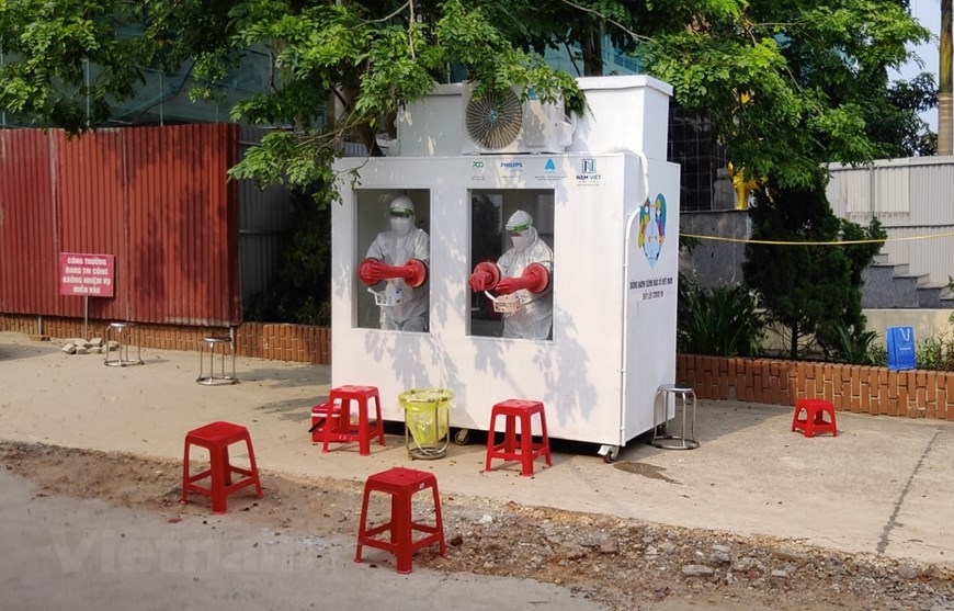 Indigenous anti-heat coronavirus sampling chamber and shock-proof T-shirt New tech to fight the pandemic in the Vietnamese heat-video