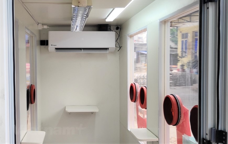 Indigenous anti-heat coronavirus sampling chamber and shock-proof T-shirt New tech to fight the pandemic in the Vietnamese heat-video