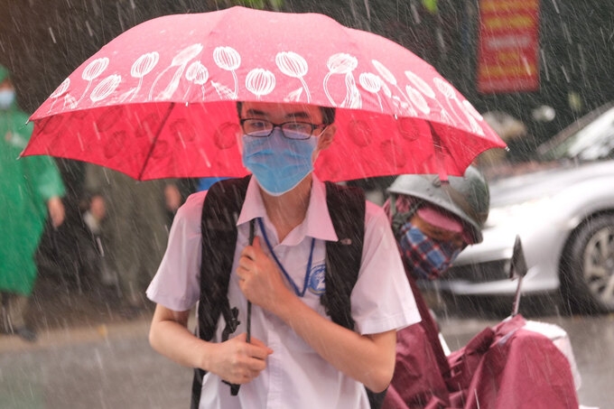 Torrential rain no problem for Hanoi test-takers Torrential rain no problem for Hanoi test takers