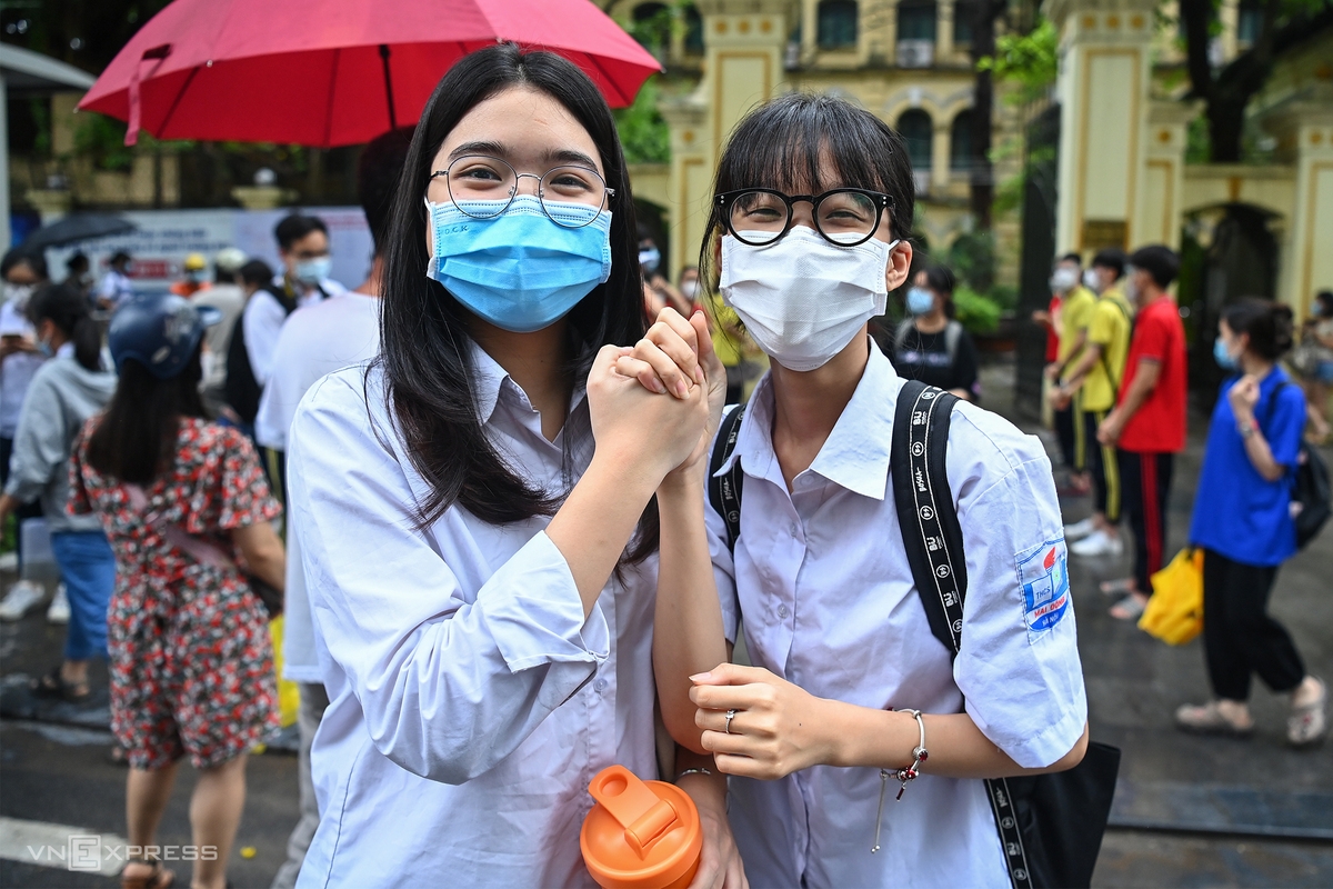 Torrential rain no problem for Hanoi test-takers Torrential rain no problem for Hanoi test takers