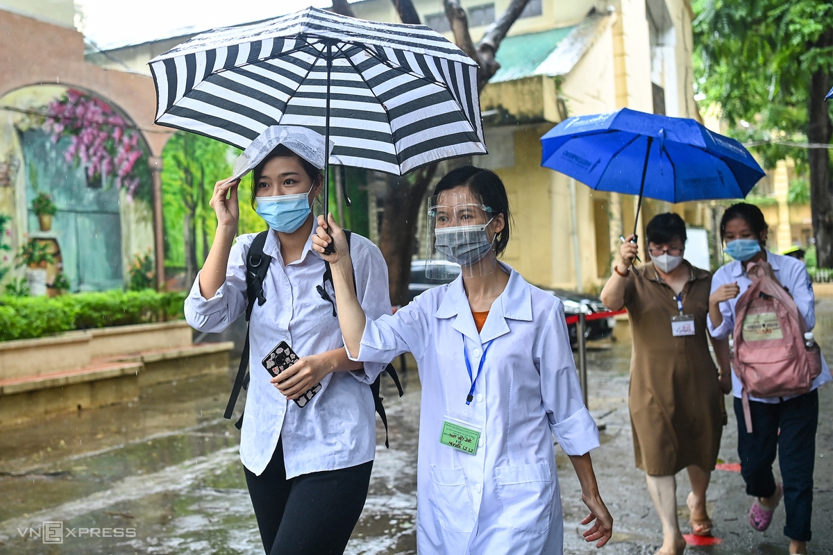 Torrential rain no problem for Hanoi test-takers Torrential rain no problem for Hanoi test takers