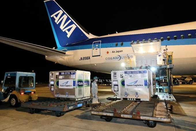 Nearly 1 mln Covid vaccine doses arrive in Vietnam Nearly 1 mln Covid vaccine doses arrive in Vietnam