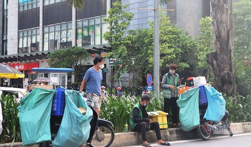 Layoffs, bankruptcy, collecting scrap: Covid-19 turns people’s life upside down Layoffs, bankruptcy, collecting scrap: Covid-19 turns people’s life upside down