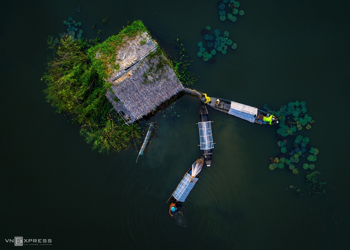 villages Fishing is the main livelihood of many locals