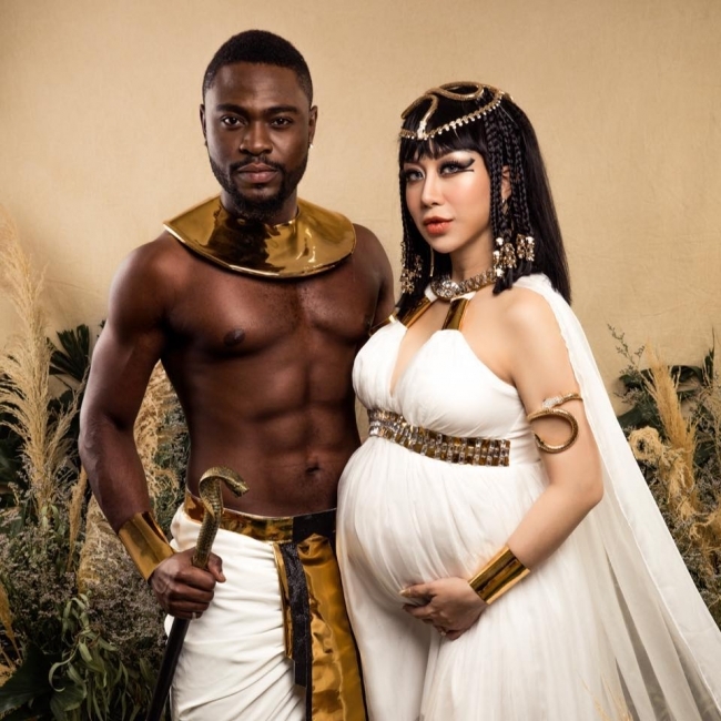 Nigerian man’s happy marriage with Vietnamese woman The couple in Nigerian costume