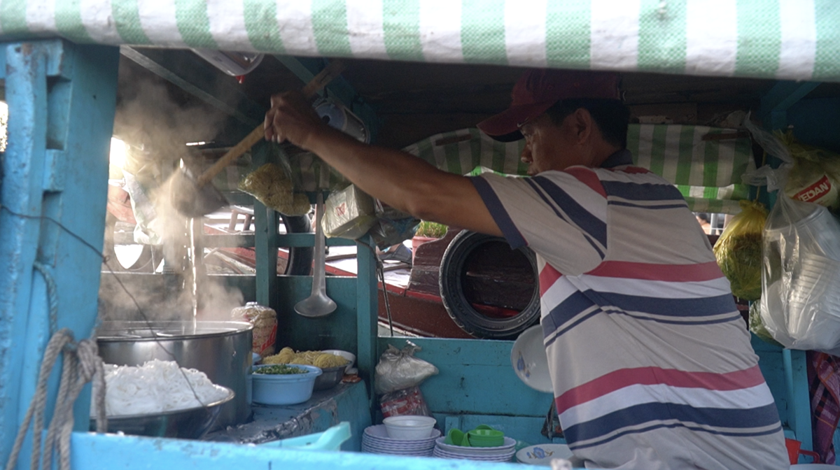 5 must-visit places in Southwest Vietnam Meals are also cooked afloat