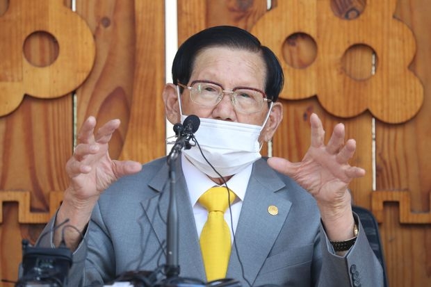 undefined Lee Man-hee