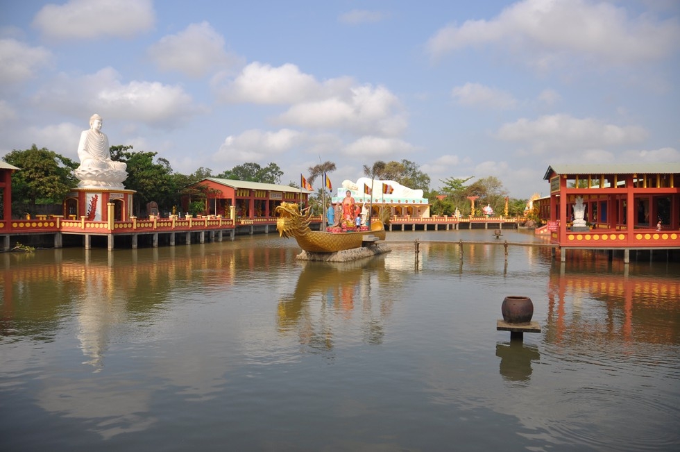 Must-visit spiritual tourist attractions in Soc Trang Quan Am Linh Ung pagoda