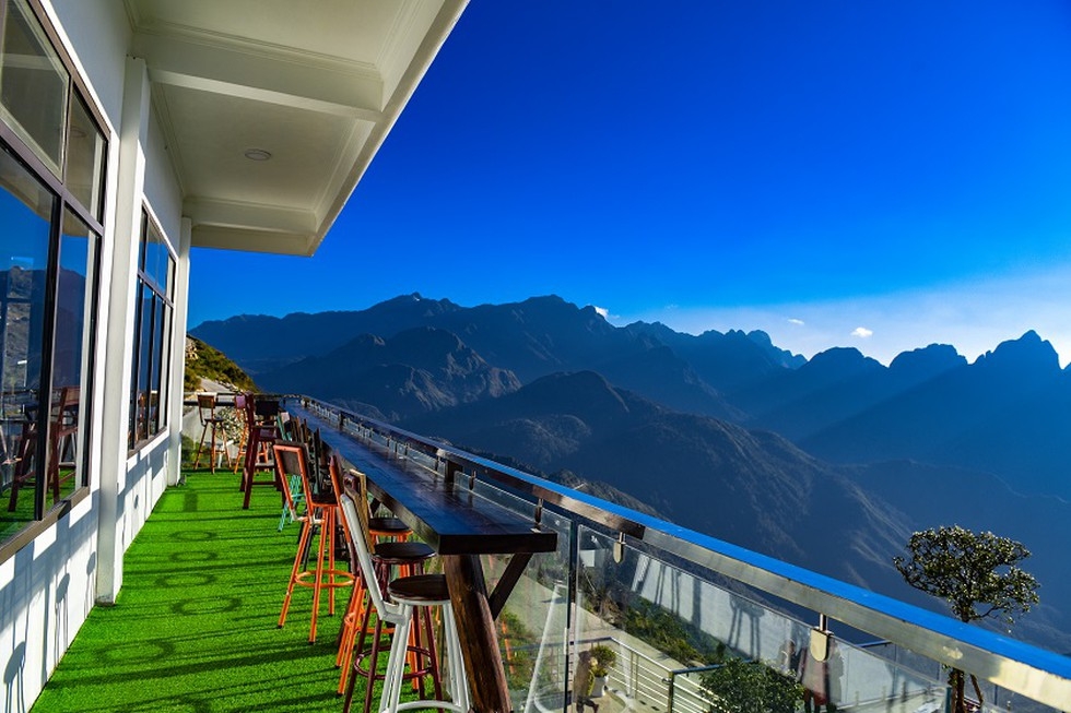 Lai Chau, Tay Bac Beautiful space in tea and coffee tables area of the “Cloud Dragon” glass bridge.