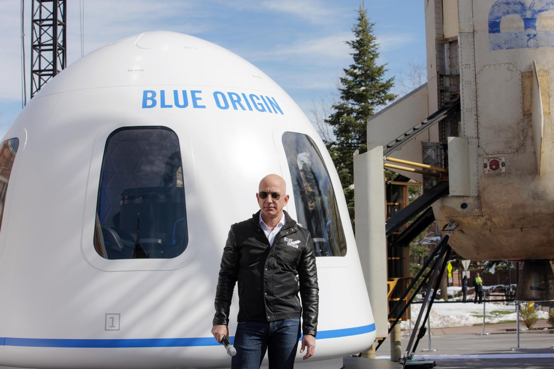 Jeff Bezos' to make historic flight into space Jeff Bezos' to make historic flight into space