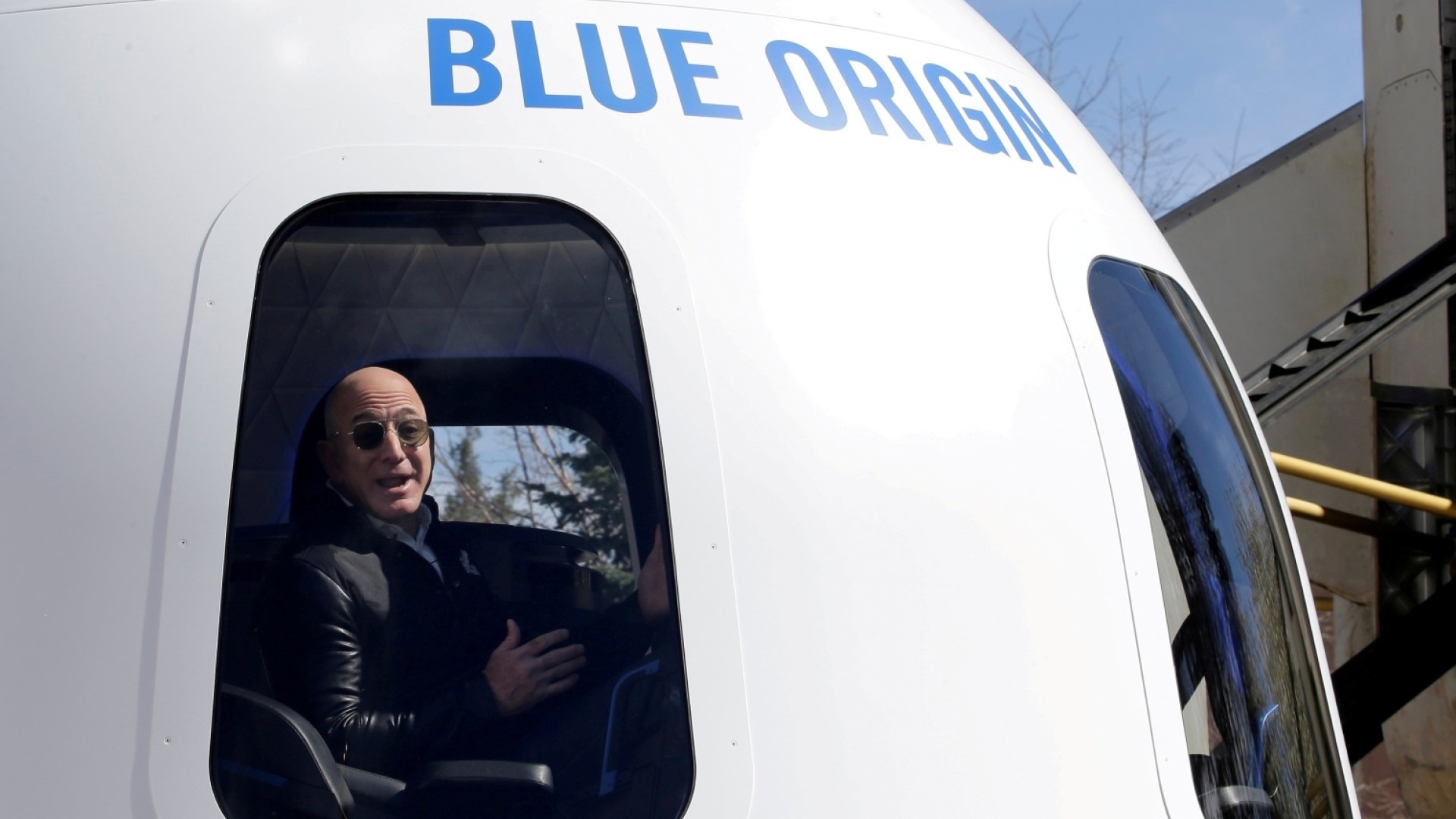 Jeff Bezos' to make historic flight into space Jeff Bezos' to make historic flight into space