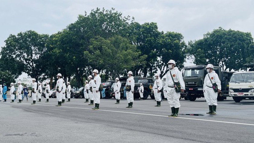 Ho Chi Minh City Launches One-week Citywide Sanitization and Kicks Off New Vaccination Campaign