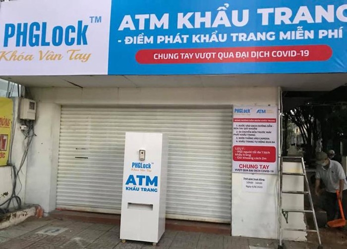 Free ‘face mask ATM’ in Ho Chi Minh City The face mask ATM has a compact design