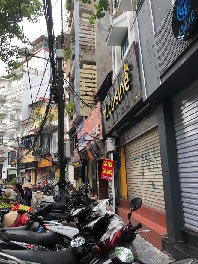 Dozens of dining establishments and accommodations closed in Hanoi Old Quarter Dozens of dining establishments and accommodations closed in Hanoi Old Quarter