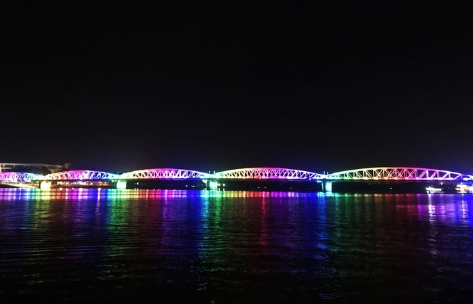 The charming grace of Truong Tien Bridge in Hue The charming grace of Truong Tien Bridge in Hue