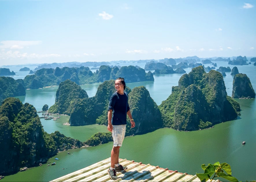 German adoptee returns Vietnam to locate Vietnamese mother Schreck visited Ha Long Bay