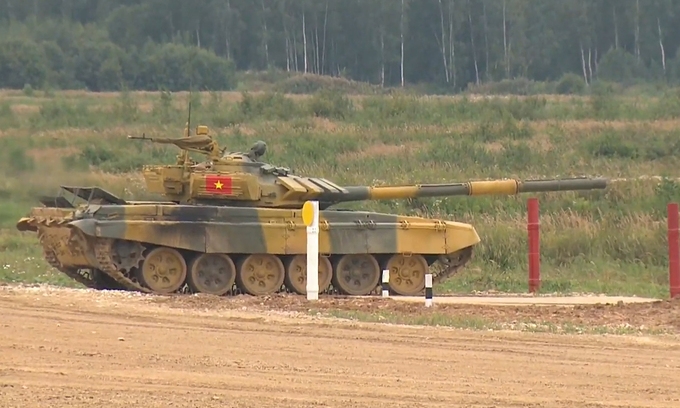 Vietnam tank crew finishes first in the opening match Vietnam tank crew finishes first in 2020 Tank Biathlon’s qualifying match