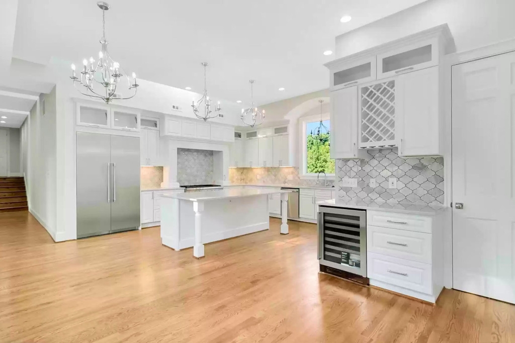 Vietnamese American Has White House Replica For Sale Vietnamese American Has White House Replica For Sale