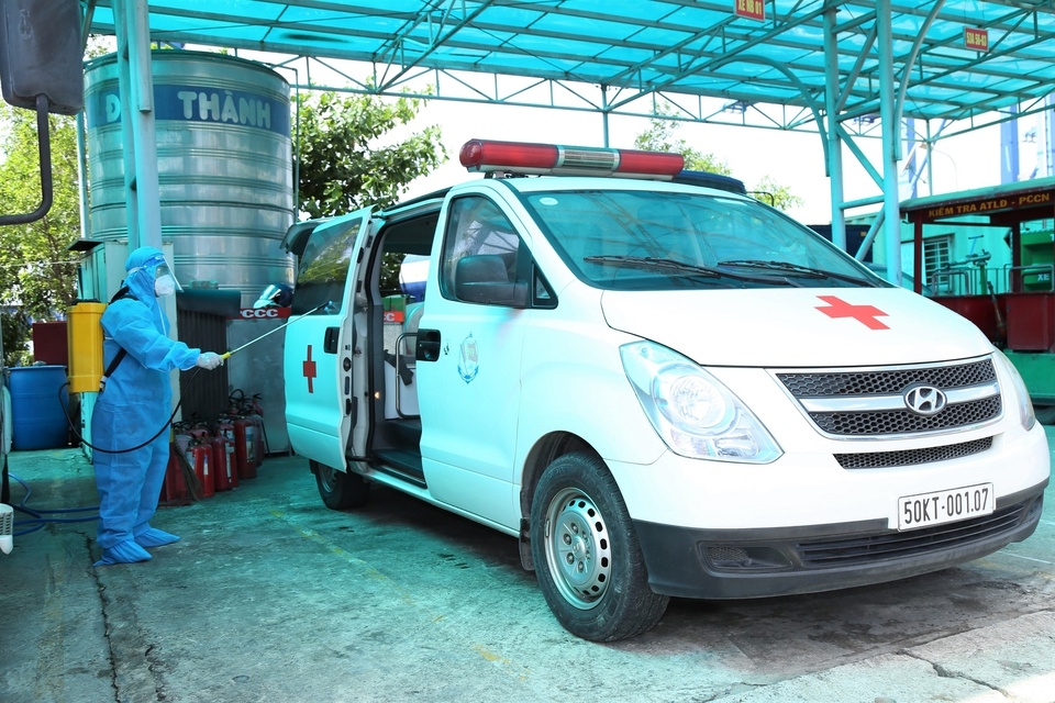 Amblulance Drivers in HCMC Brave Danger to Ferry Covid Patients Amblulance Drivers in HCMC Brave Danger to Ferry Covid Patients