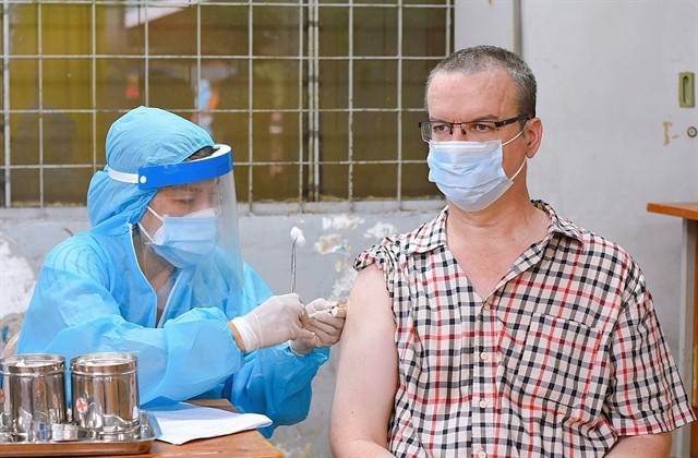 Ho Chi Minh City to Vaccinate 200,000 Foreigners Ho Chi Minh City to Vaccinate 200,000 Foreigners