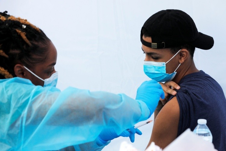 Ho Chi Minh City to Vaccinate 200,000 Foreigners Ho Chi Minh City to Vaccinate 200,000 Foreigners