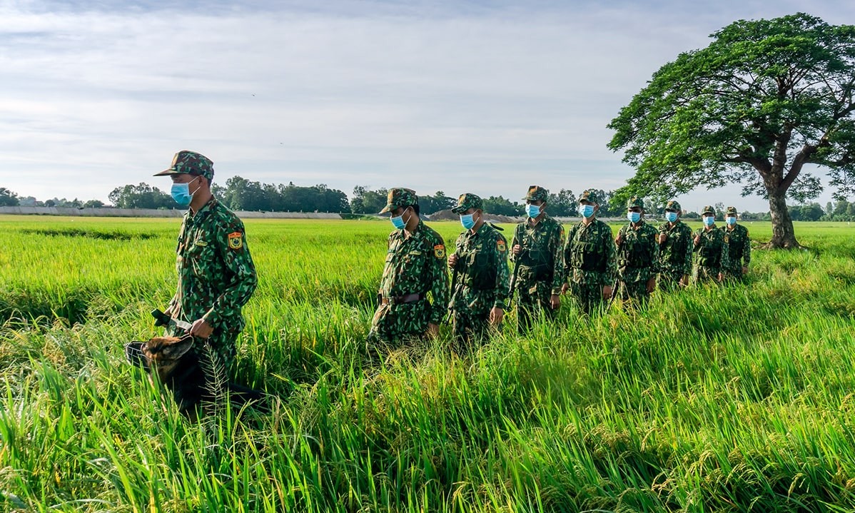 Vietnamese, Cambodian Border Guards Join Hands in Covid Fight Vietnamese, Cambodian Border Guards Join Hands in Covid Fight