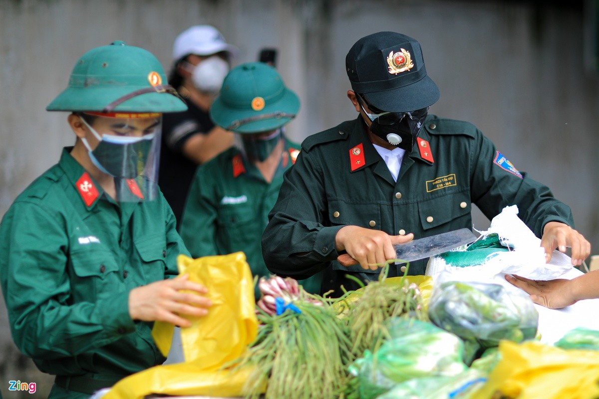 New Shopping Model in HCMC Amid Social Distancing New Shopping Model in HCMC Amid Social Distancing