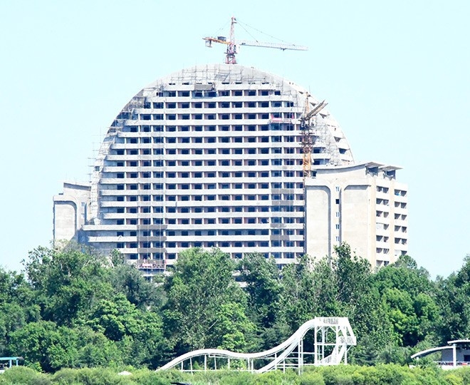 North Korea’s ‘sun-rising’ building blocking views of China completed A high-rise building is seen under construction in North Korea on the opposite side of the Amnok river in this photo taken from Dandong, China, in June 2019. (Yoshikazu Hirai)