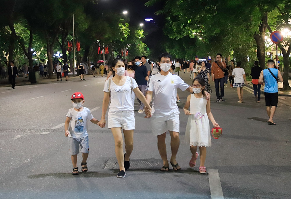 Hanoi pedestrian street and Old Quarter resume activities after COVID-19 restriction Hanoi pedestrian street and Old Quarter resume activities after COVID-19 restriction