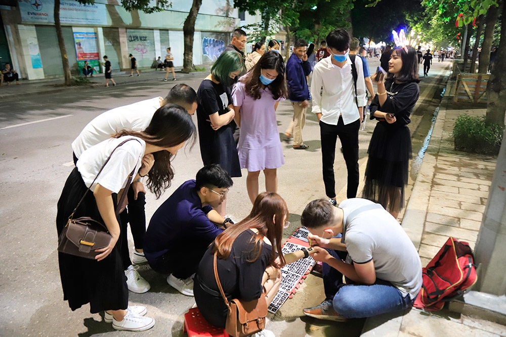 Hanoi pedestrian street and Old Quarter resume activities after COVID-19 restriction Hanoi pedestrian street and Old Quarter resume activities after COVID-19 restriction