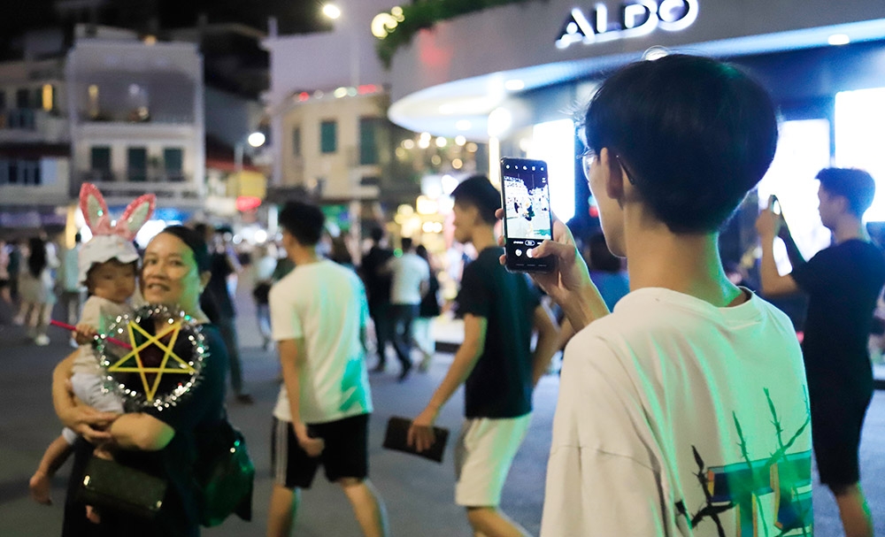 Hanoi pedestrian street and Old Quarter resume activities after COVID-19 restriction Hanoi pedestrian street and Old Quarter resume activities after COVID-19 restriction